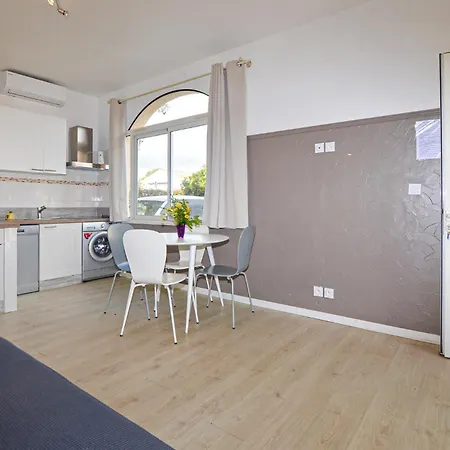 Piscine Apartment *